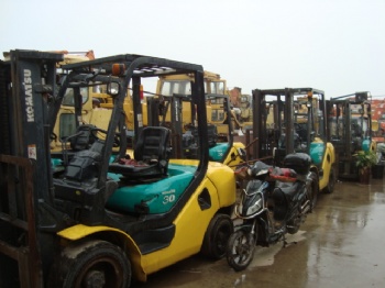 Used Komatsu FD30 Forklift